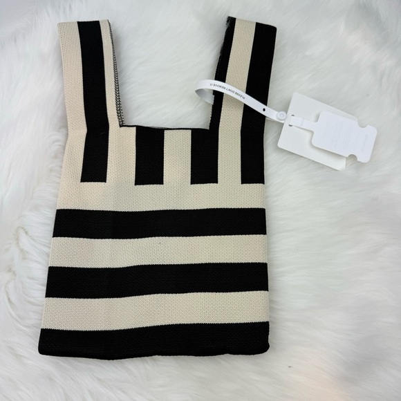 NWT Beige/Black Strips Flower Compact Stylish Essentials Handheld Bag - Picture 6 of 9